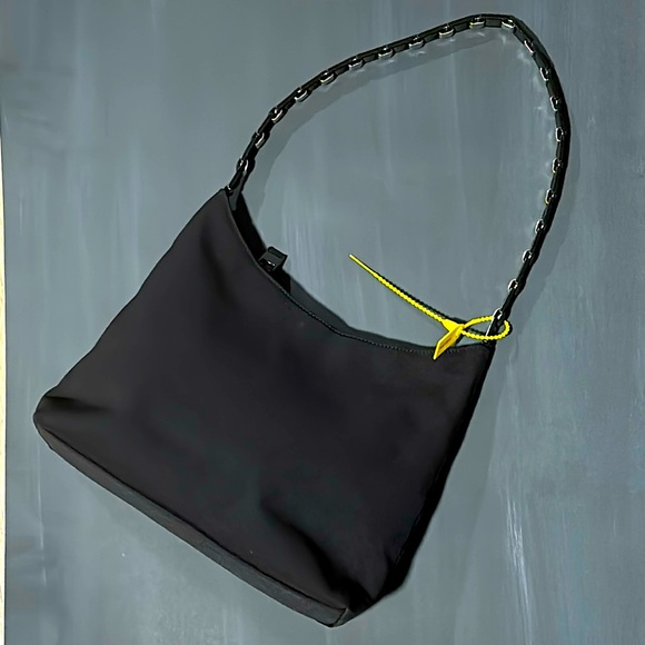 Authentic Salvatore Ferragamo Vera black chain shoulder purse - Picture 1 of 8